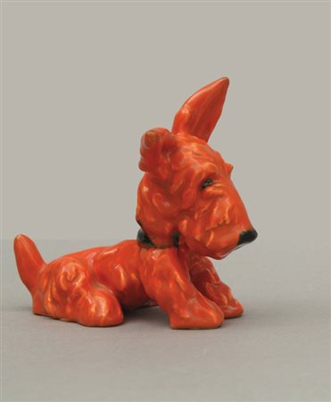 GOLDSCHEIDER Un cane in ceramica, anni "30. Marcato. Cm 11,5 (h) x 13 x 7.