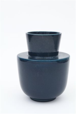 RICHARD-GINORI SAN CRISTOFOROUn vaso modello "6417", decoro "690 T", 1935....