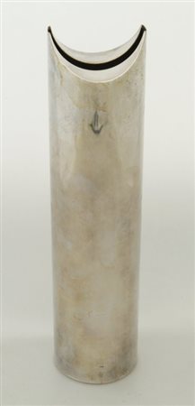 LINO SABATTINI Un vaso cilindrico per ARGENTERIE SABATTINI, anni "60. Metallo...