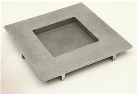 ETTORE SOTTSASS Un posacenere per IL SESTANTE, 1962. Fusione di alluminio....