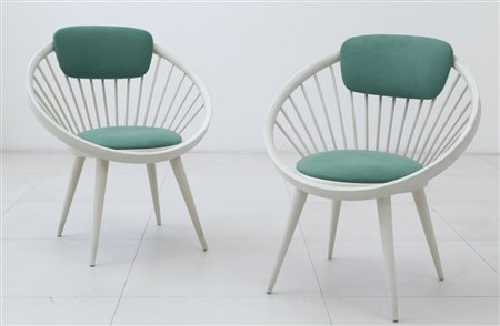 DUE POLTRONCINE, anni "50. Legno laccato, cuscini rivestiti in alcantara....