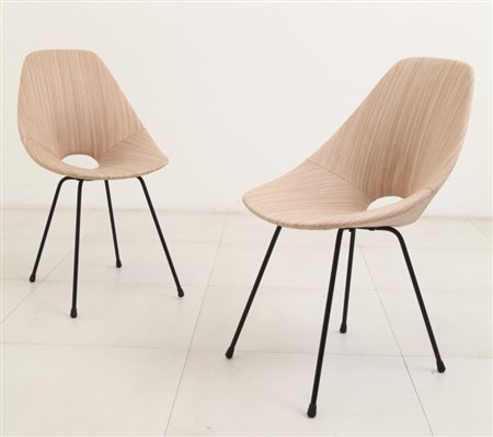 VITTORIO NOBILI Due sedie "Medea" per FRATELLI TAGLIABUE, 1955. Tondino di...