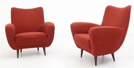 DUE POLTRONE, anni "60. Strutture e gambe in legno, imbottiture rivestite in...