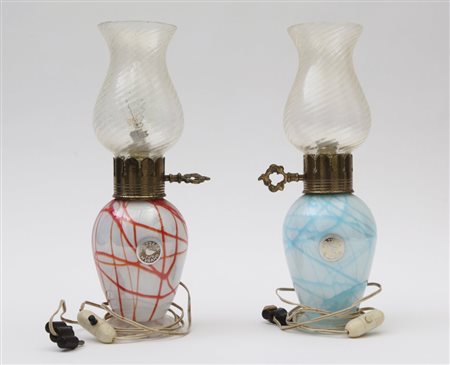 MAZZEGADue lampade da tavolo, anni "60. Vetro soffiato, ottone. Etichette...