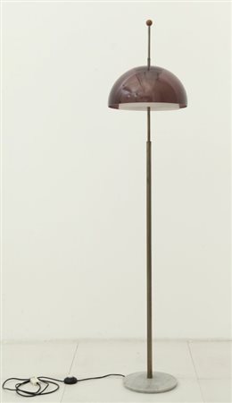 UNA LAMPADA DA TERRA, anni "60. Marmo, ottone cromato, legno tornito, vetro...