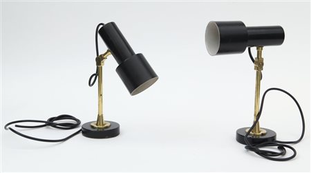 DUE LAMPADE DA TAVOLO, anni "60. Ghisa verniciata, ottone, alluminio laccato....