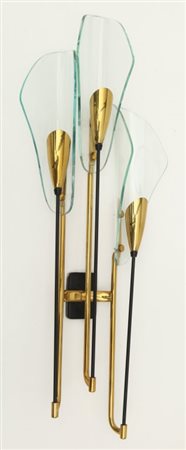 UNA LAMPADA A PARETE, anni "60Ottone, tubo di ferro verniciato,...