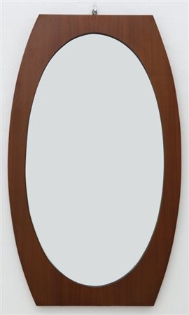 UNO SPECCHIO DA PARETE, anni "60. Legno impiallacciato in teak, cristallo...
