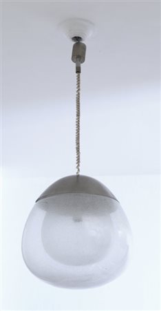 MAZZEGAUna lampada a sospensione, anni "60. Lamierino nichelato, vetro a...