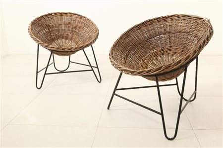 DUE POLTRONCINE, anni "60. Tondino di ferro verniciato, midollino. Altezza cm...