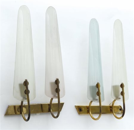 DUE LAMPADE A PARETE anni '60, Ottone, alluminio laccato, cristalli colorati...