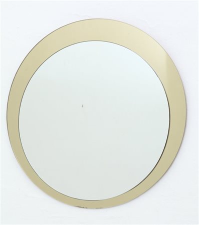 UNO SPECCHIO DA PARETE, anni "60. Cristallo colorato argentato, cristallo...