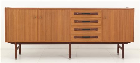 UNA CREDENZA, anni "60. Ferro verniciato, legno di teak, legno impiallacciato...