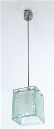 UNA LAMPADA A SOSPENSIONE, anni "60. Ottone nichelato, cristalli scalpellati....