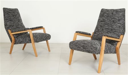 DUE POLTRONE, anni "60. Legno di faggio, imbottiture rivestite in tessuto....