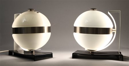 LUCI (Editore)Due lampade da tavolo "T372", anni "60. Lamierino verniciato,...