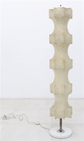 UNA LAMPADA DA TERRA, anni "60. Marmo, metallo cromato, metallo verniciato,...