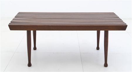 UNA PANCA, anni "60. Legno di faggio tinto all"anilina. Cm 35 (h) x 91 x 44.