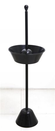 ACHILLE CASTIGLIONI Un posacenere a stelo "Servofumo" per ZANOTTA, 1961....