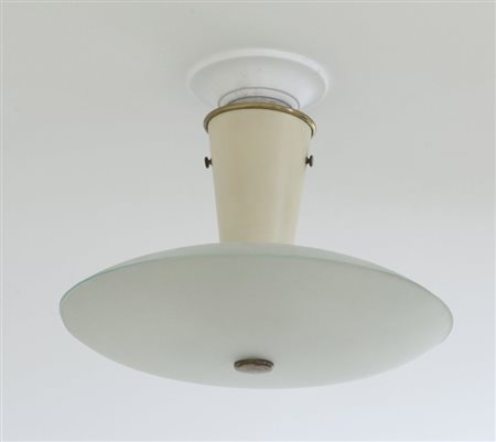 UNA LAMPADA A PLAFONE, anni "60Alluminio laccato, ottone, cristallo satinato...