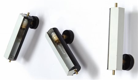 TRE LAMPADE A PARETE, anni "60. Lamierino verniciato, ottone. Altezza cm 4,...