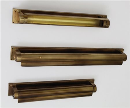 TRE LAMPADE A PARETE, anni "60. Ottone, paralumi orientabili, illuminazione...