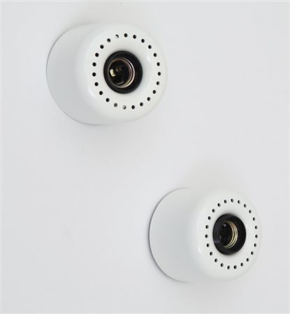 O-LUCE (Editore) (FOTO 328)Due lampade a parete, anni "60. Alluminio laccato....