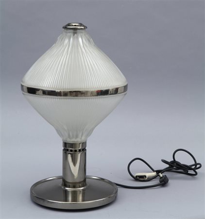 BBPRUna lampada da tavolo "Aglaia" per ARTEMIDE, 1963. Ottone cromato, vetro...