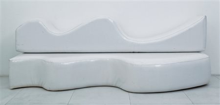 ARCHIZOOMUn divano "Superonda per POLTRONOVA, 1967. Resina espansa con...