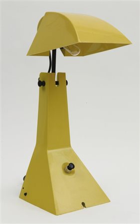 UMBERTO RIVAUna lampada da tavolo per BIEFFEPLAST, 1969. Resina Abs. calotta...