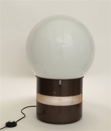 GAE AULENTI Una lampada da terra "Mezzoracolo" per ARTEMIDE, 1969. Lamiera di...