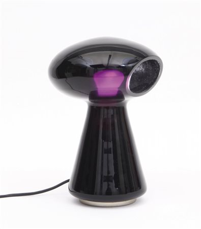 MICHAEL REDUna lampada da tavolo "L 424" per VISTOSI, anni "70. Vetro...