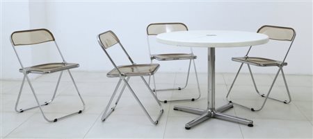 GIANCARLO PIRETTI Un tavolo "Plano" (1972) e quattro sedie "Plia" (1970) per...