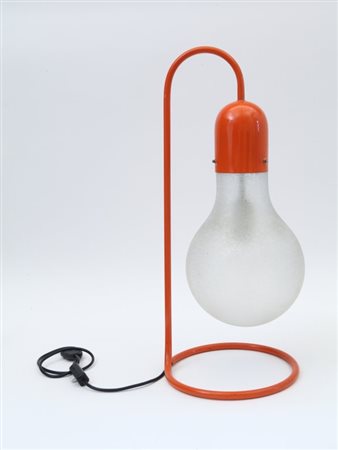 STILUX Una lampada da tavolo, anni "70. Alluminio laccato, vetro trattato...