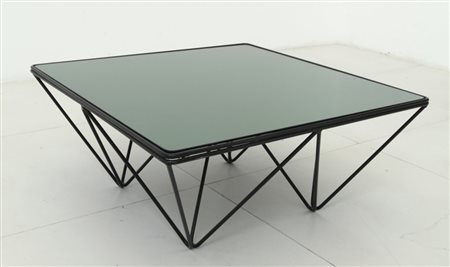 PAOLO PIVA Un tavolino per B&B ITALIA, anni "70. Acciaio verniciato,...