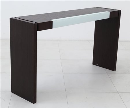 UNA CONSOLE, anni "70. Legno impiallacciato in wengé, alluminio laccato,...