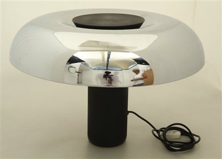 LUMENFORM Una lampada da tavolo "Circa", inizi anni "70. Ghisa verniciata,...