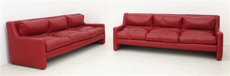 DUE DIVANI, anni "70. Strutture in legno, imbottiture rivestite in pelle....