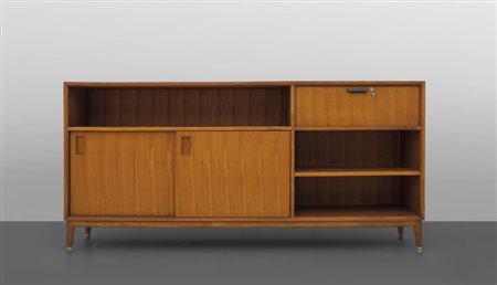 GIO PONTI (attribuzione Archivio Ponti)una credenza, anni "50-"60. Legno di...