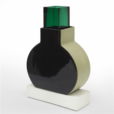 ETTORE SOTTSASSUn vaso "Grifone" della serie "Short stories 2003". Ceramica...