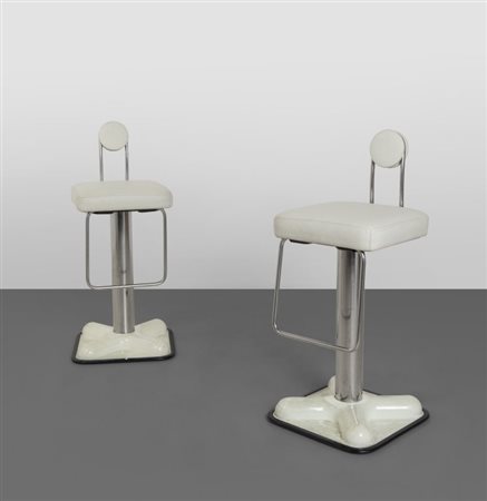 JOE COLOMBO Una coppia di sgabelli da bar "Bistrò" per ZANOTTA, 1970. Resina...
