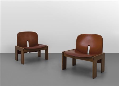 AFRA E TOBIA SCARPA Due poltroncine "925" per CASSINA, 1966. Legno di noce,...