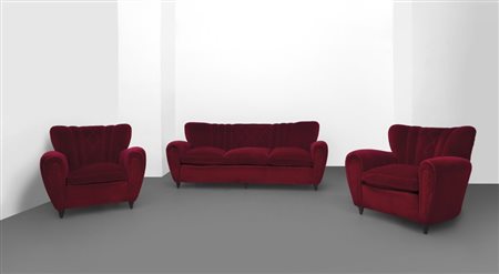 UN SOFA E DUE POLTRONE, anni '40. Strutture in legno, imbottiture con...