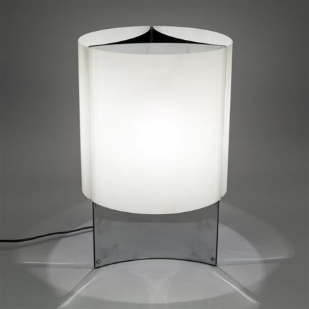 MASSIMO VIGNELLIUn lampada da tavolo "526/p" per ARTELUCE, 1965. Metallo...