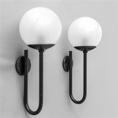 SERGIO ASTI Due lampade a parete "258" per ARTELUCE, 1966. Metallo...