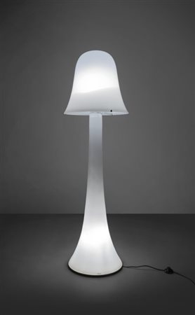 MAZZEGA Una lampada da terra, anni '70. Vetro soffiato. Etichetta "AV Mazzega...