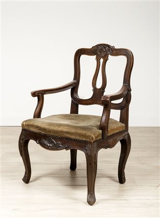 SEDIA GENOVESE INIZI SETTECENTO In noce massello con schienale a profilo...
