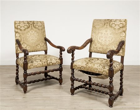 COPPIA SEGGIOLONI XVIII SECOLO In mogano con struttura ad elementi a torchon...