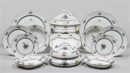 SERVIZIO DI PIATTI IN PORCELLANA DI HEREND Per Tupini Roma Anni '70 Dipinto a...