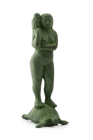 SCULTORE CONTEMPORANEO Nudo con civetta su tartaruga 2005 Scultura in...